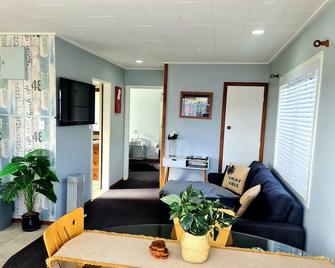 Clyde Suite - Mount Maunganui - Living room