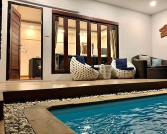 Yotaka Boutique Hotel Bangkok - Bangkok - Pool