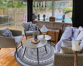 Gorgeous Home In Huddinge With Wi-Fi - Huddinge - Living room