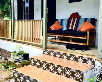 Secluded self contained cabin close to Blue lagoon - Port Antonio - Patio
