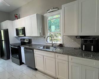 Rose House - Lithonia - Kitchen