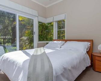 Secluded escape close to Berry, Kangaroo Valley, Beaches, Wineries & Rivers. - Nowra - Bedroom