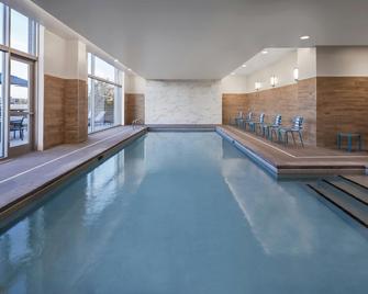 Hampton Inn Boston Woburn - Woburn - Басейн