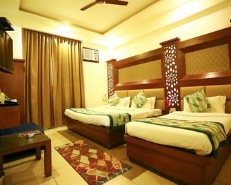 Hotel Shree Hari Niwas - קטרה - חדר שינה