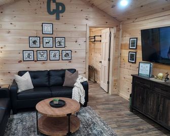The Kentuckian Cabin - Cabin #1 - Huntsville - Sala de estar