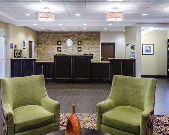 Spark by Hilton Dothan - Dothan - Receptionist