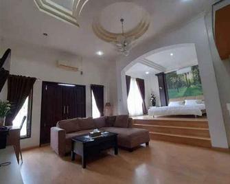 Villa Bukit Mas - Singkawang - Sala de estar