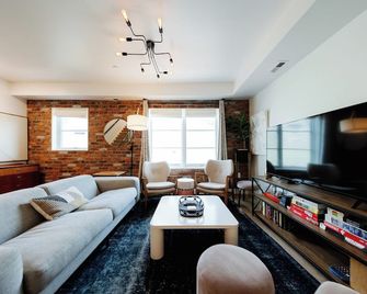 The Trend: New Townhome with Private Garage, 5 Beds, 3 Desks, Walk to Downtown - Salt Lake City - Soggiorno