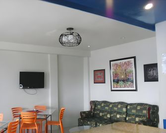 Wallabies Hotel - Roxas City - Lobby