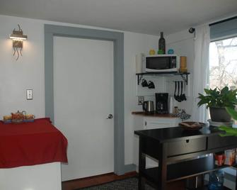 The Heart of the City - Lawrence - Bedroom