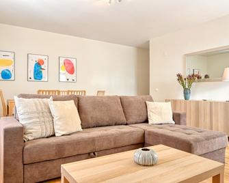 Nidias Place, a Home in Madeira - Machico - Pokój dzienny