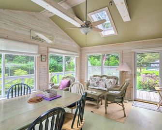 Beautiful house, large private yard, only two minutes walk from private beach - Mattituck - חדר אוכל