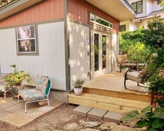 Homemade Banana Bread New Bed Massage Chair Screened Porch 2 Min 2 Dwntn - Austin - Pátio