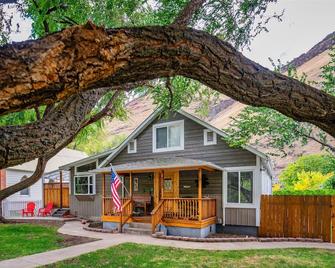 5 Bedroom, 3 Bath House On Main St. Across The Street From The Riggins City Park - Riggins - Edificio
