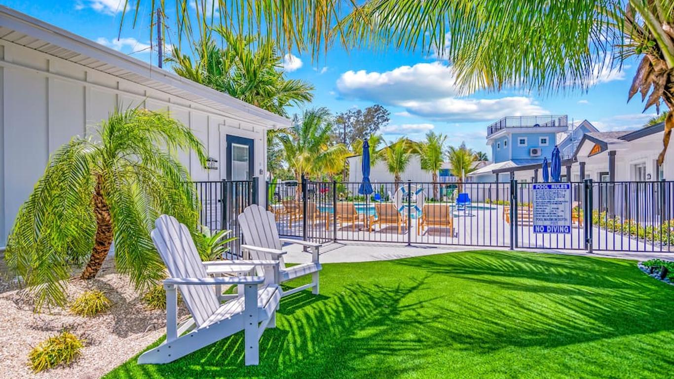 Pelican Post at Anna Maria Island Inn