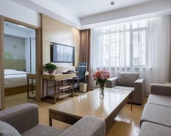 Greentree Inn Changzhou Zhongwu Avenue Jiangsu University Of Techonology Express Hotel - Changzhou - Living room