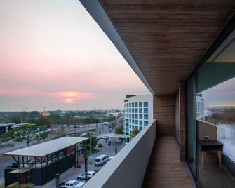 Staybridge Suites Villahermosa By IHG - Villahermosa - Balkon