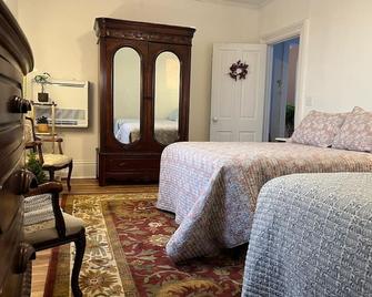 Historic Seneca Falls Suite with Spa & Gardens - Seneca Falls - Quarto