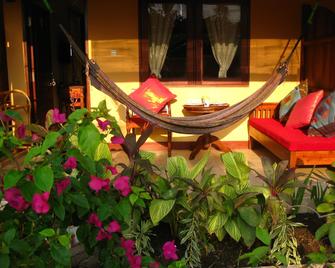 Puri Sayang Bungalows - Mataram - Innenhof