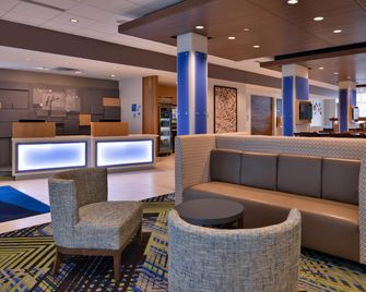 Holiday Inn Express & Suites Marshalltown By IHG - Marshalltown - Lounge