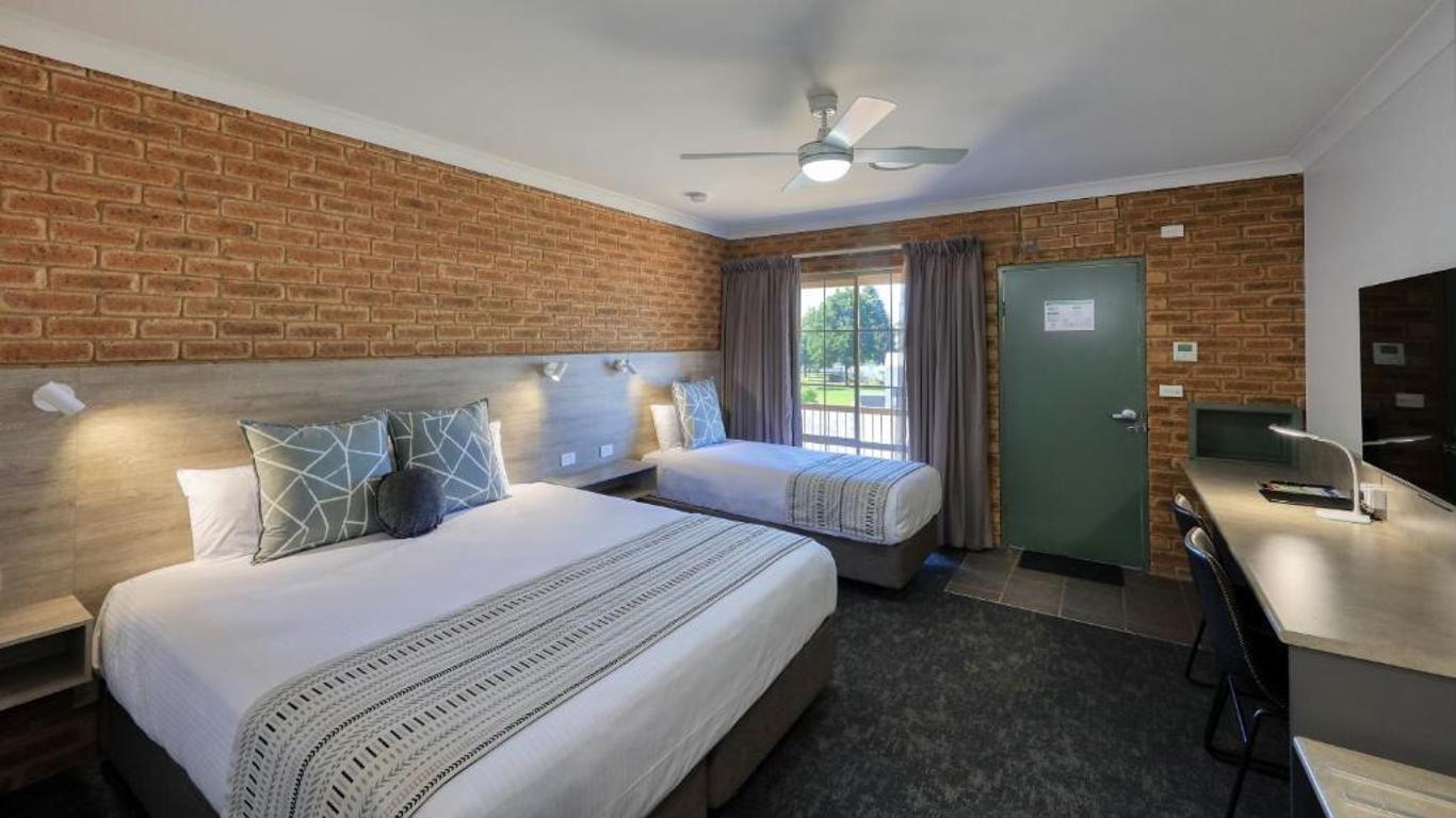 Hamilton Henry Parkes Motor Inn