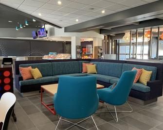 Tru by Hilton Waco South - Waco - Salon