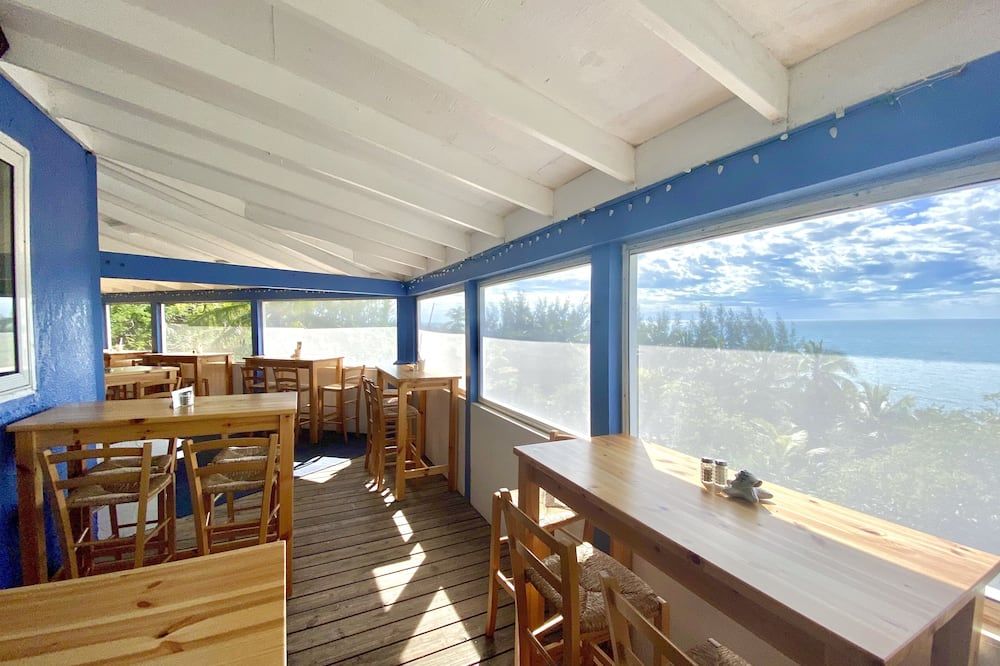 The Sunset Cove and Rainbow Room - Gregory Town - מסעדה