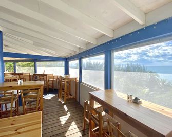The Sunset Cove and Rainbow Room - Gregory Town - מסעדה