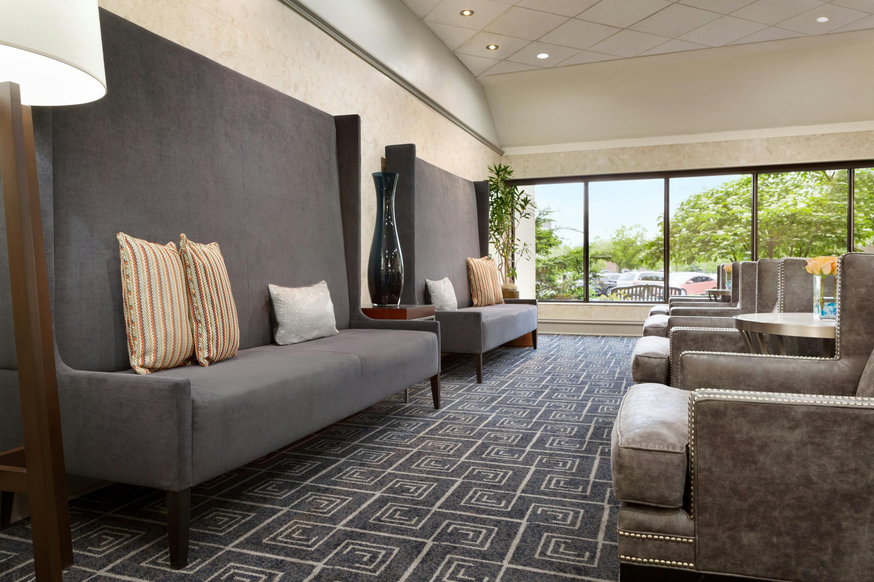 DoubleTree by Hilton Minneapolis-Park Place - Minneapolis - Living room
