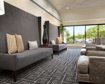 DoubleTree by Hilton Minneapolis-Park Place - Minneapolis - Wohnzimmer
