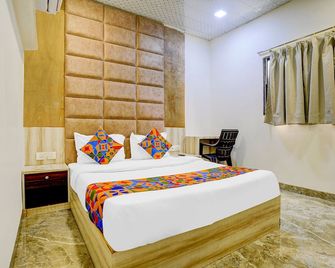 Fabexpress Sumit Palace - Mumbai - Bedroom