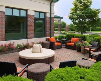 Enjoy Hartford: Refreshing Stay with Free Parking, Near Attractions! Indoor Pool - Glastonbury - Патіо