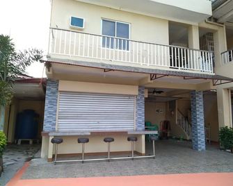 Hana-Natsu Resorts Pool - Morong - Edificio
