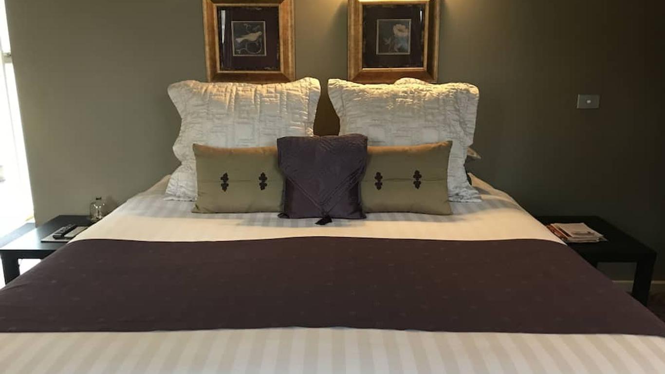 سبا سويتس آت رايفن