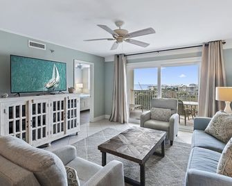 The Islander 517 W/D Snowbird Avail! Heated Pool & Beach Service (Seasonal) - Destin - Living room