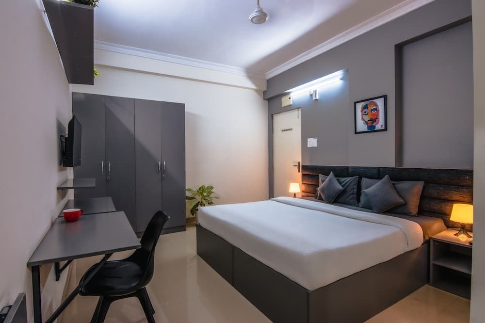 Housr 50 Luxury Rooms Kondapur Near Cyber Tower - Hyderabad - Bedroom
