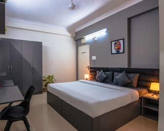 Housr 50 Luxury Rooms Kondapur Near Cyber Tower - Hyderabad - Bedroom