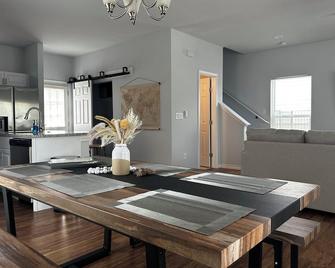 Newly Modeled Family-Sized Condo 5 mins away from Downtown San Antonio! - سان انطونيو - غرفة طعام