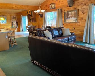 Bryce & Zion midpoint! Firepit & pool table. ATV trails nearby. - Alton - Sala de estar