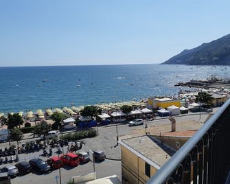 Amalfi Coast Emotions - Vietri sul Mare - Balkon