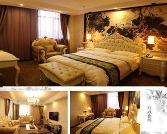 Friendship Peak Holiday Hotel - Turpan - Bedroom