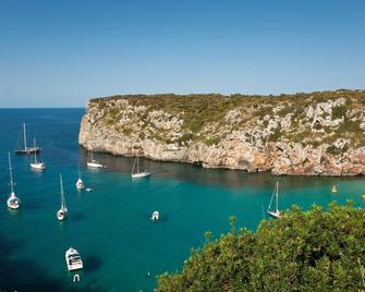 Modern Apartment With A Fantastic View Over The Bay - Cala en Porter - Edificio