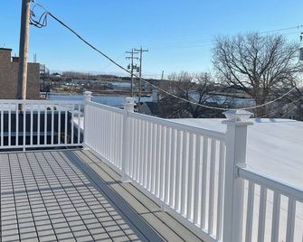 Downtown Kewaunee Lakeshore Gem - Unit 1 - Kewaunee - Balcón
