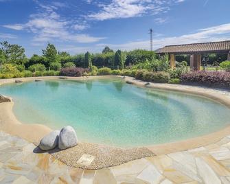 Nice Home In Ariano Nel Polesine - Ariano nel Polesine - Piscina