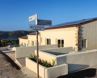 Hotel Borgo Dell'Orso - Palau - Gebäude
