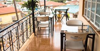The Jam Lodge - Freetown - Balcony