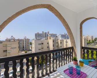 Castle Holiday Apartments (Adults Only) - Limassol - Balcony