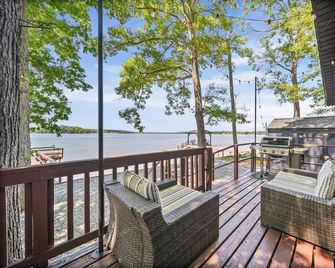Huge Views! | Waterfront | Dock | Kayaks | Firepit - Salisbury - Балкон