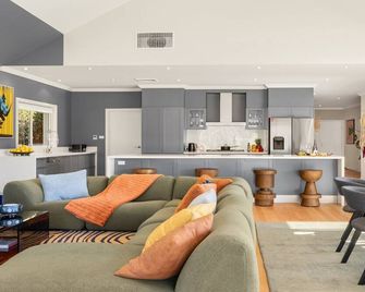 The Lake House - The Vintage - Pokolbin - Living room