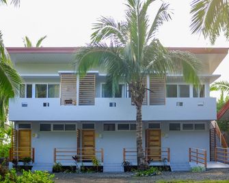 Kahanamoku Bed & Breakfast - Baler - Building
